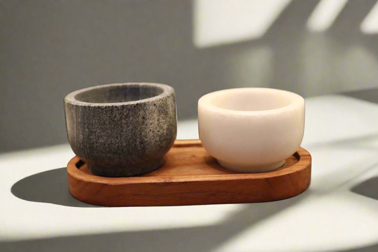 Set of 2 condiment bowls with wooden tray