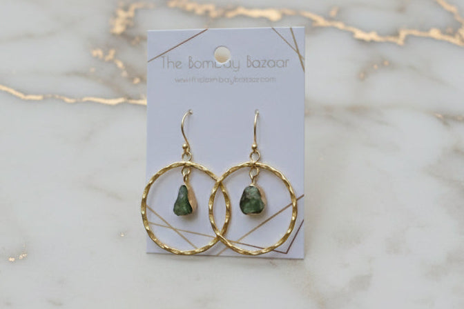 Hammered Gold Hoop Earrings • Raw Green Stone Dangle Earrings • Minimalist Chic Jewelry • Lightweight Everyday Earrings • Gift for Her