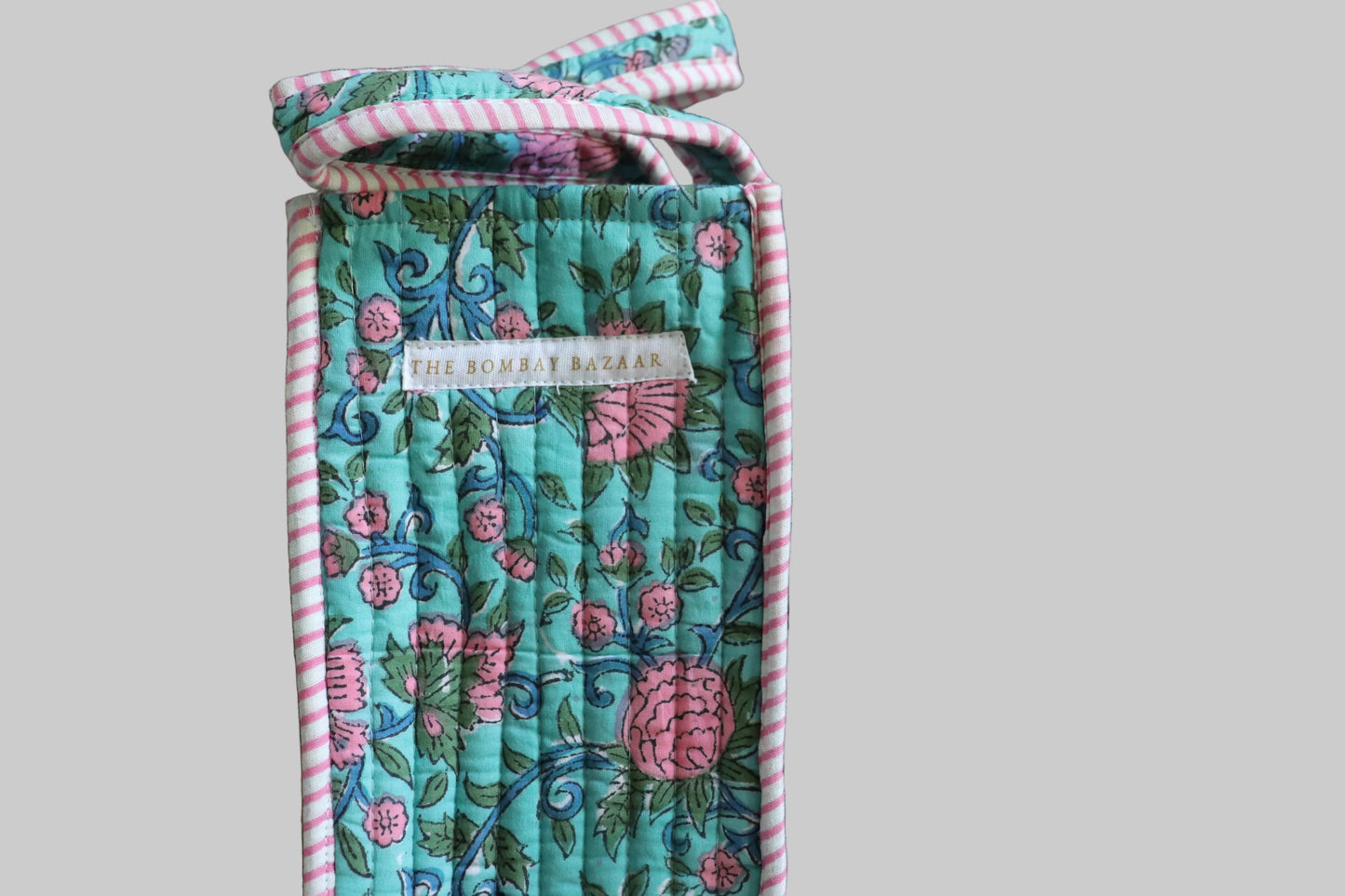 Floral Wine Tote Bag • Quilted Bottle Carrier • Picnic Wine Holder • Reusable Gift Bag • Handmade Fabric Wine Sleeve • Hostess Gift Idea