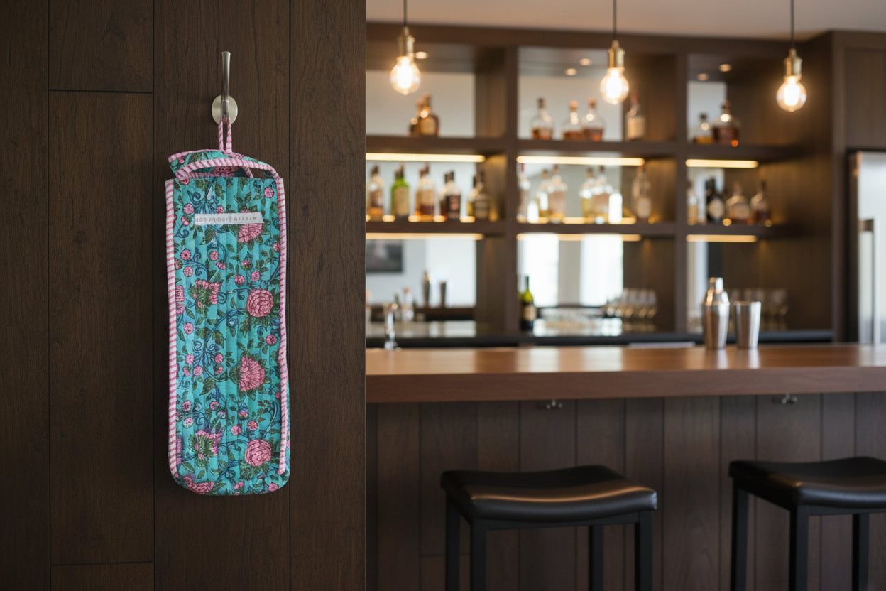 Floral Wine Tote Bag • Quilted Bottle Carrier • Picnic Wine Holder • Reusable Gift Bag • Handmade Fabric Wine Sleeve • Hostess Gift Idea